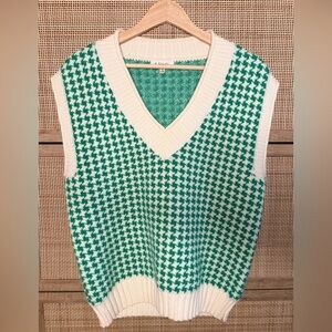 The Vintage Shop Oversized Houndstooth Sweater Vest in Kelly Green